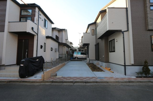 【Blooming Garden】小平市花小金井８丁目２期の外観|太陽光パネルを設置したZEH水準の高気密・高断熱住宅。家計に優しく、夏は涼しく冬は暖かい、一年を通して快適な暮らしを実現します。