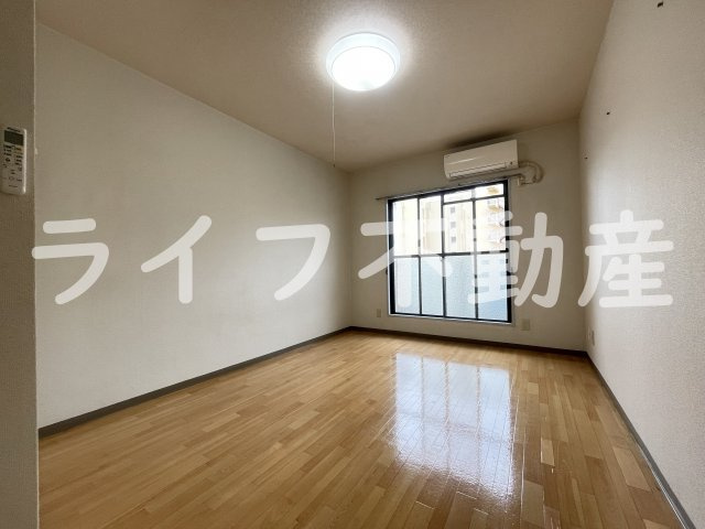 カトレアハイツの居間・リビング|使いやすい居間です