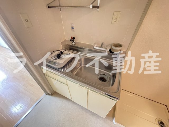 カトレアハイツのキッチン|コンパクトなキッチンで掃除もラクラク