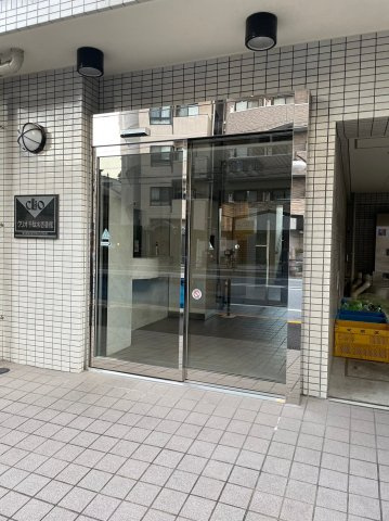 クリオ千駄木壱番館のエントランス