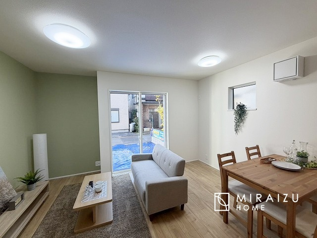 【内装】 | ご家族様のプライベート空間が確保できる素敵な間取りです。また敷地ゆったりですので、おうち時間を楽しむのにもぴったりですね♪
