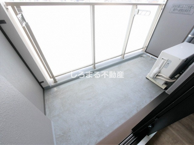 ファーストフィオーレ九条のバルコニー