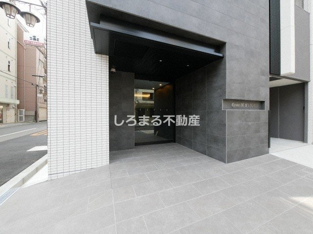 ファーストフィオーレ九条のエントランス