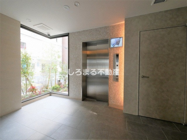 ファーストフィオーレ九条のロビー