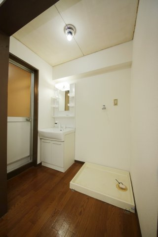 長根ハイツの洗面所