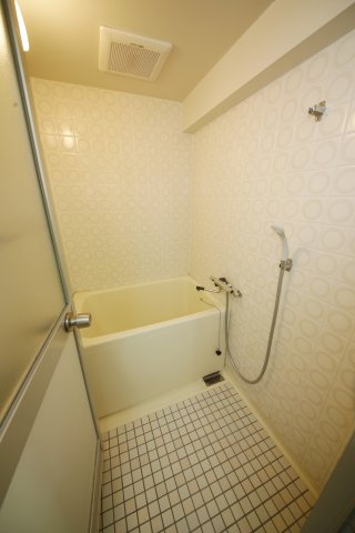 長根ハイツの浴室