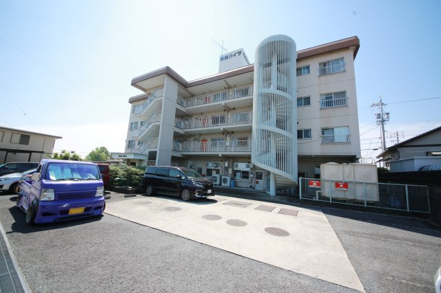 長根ハイツの駐車場