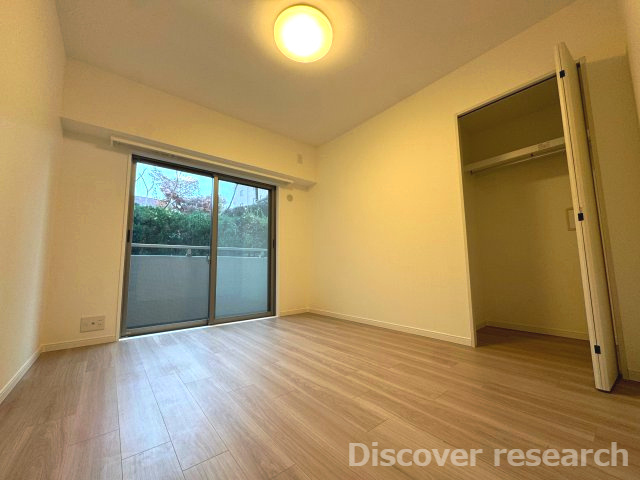 アイディーコート府中の洋室|【洋室（約6.0帖）】
バルコニーに面しているので明るい洋室です。