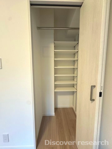 アイディーコート府中の収納|【クローゼット】
棚が設けられており、洋服以外にも小物類などを綺麗に収納しておくことも可能です。