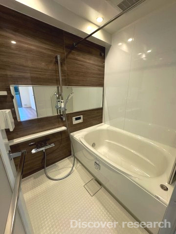 アイディーコート府中の浴室|【浴室】
ブラウンのクロスが落ち着いた空間にします。リラックスしてお風呂に入ることができそうです。