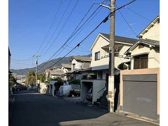 【前面道路含む現地写真】
