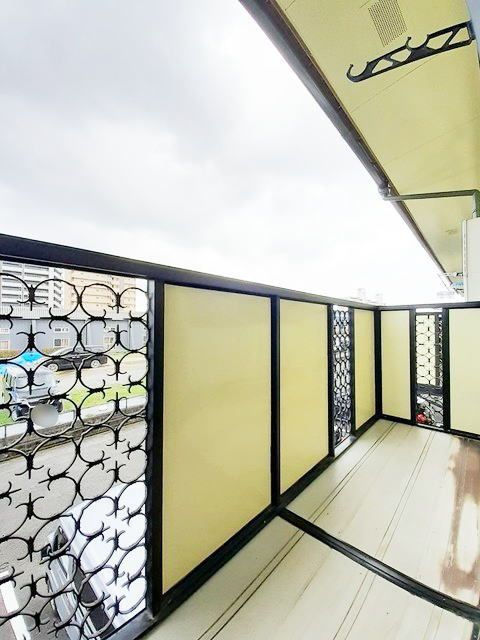 熊本市南区近見８丁目のアパートのバルコニー