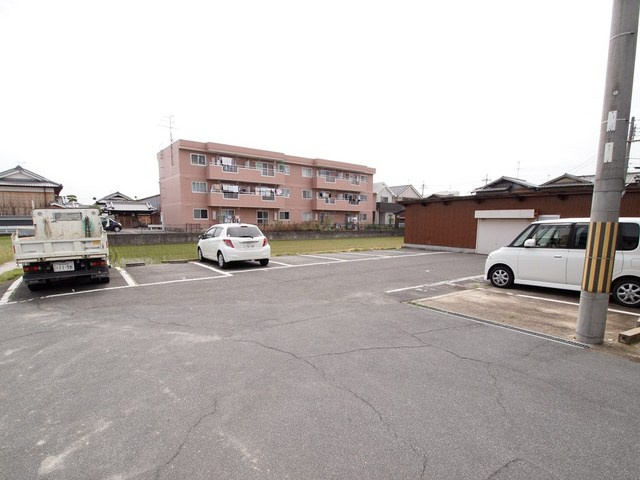 グリーンプラザマサキの駐車場