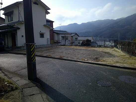 【前面道路含む現地写真】