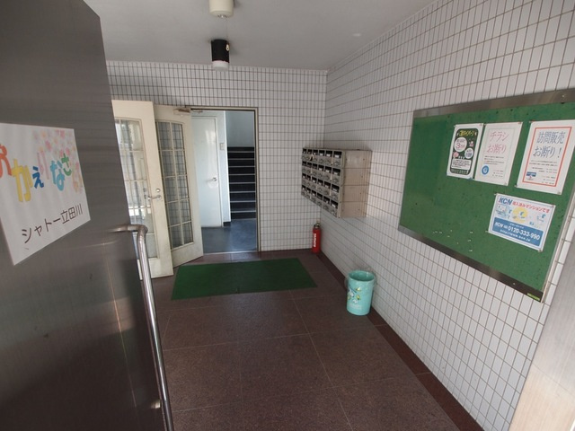 シャトー立田川のエントランス