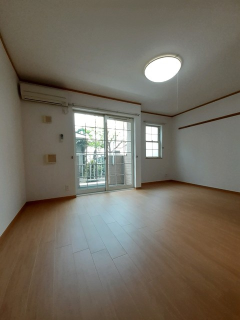 ダイトー南田園Aの居間・リビング