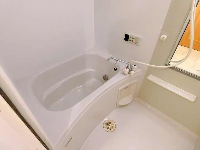 ダイトー南田園Aの浴室|写真は同建物の別部屋を参考に掲載しております。