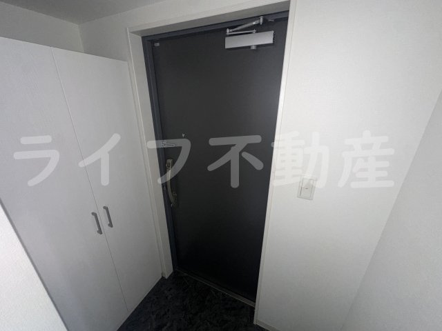 オズレジデンス布施柳通の玄関