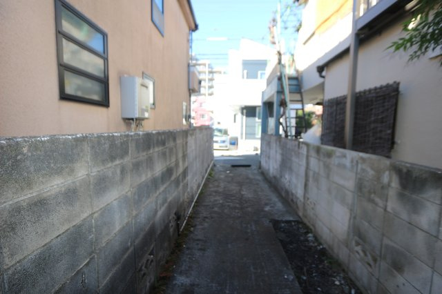 【MIRASUMO】国分寺市本多325①の外観|居室のサッシにはペアガラスを採用。断熱性が高いことにより、省エネや結露対策にもなります。　
