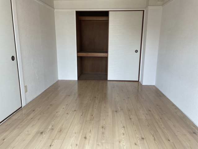 冨永ビルの洋室