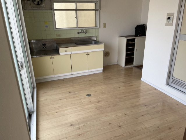 冨永ビルの居間・リビング