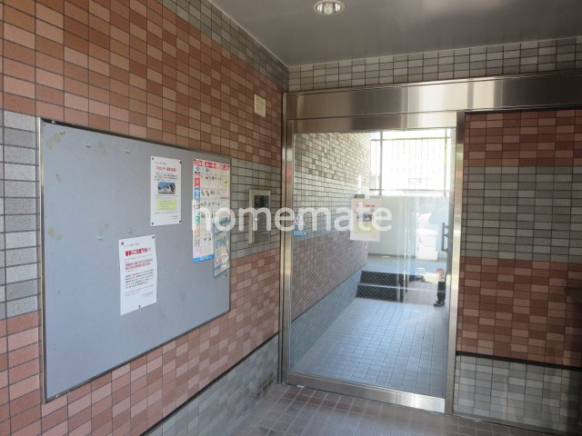 熊本市中央区黒髪５丁目の賃貸マンションのエントランス