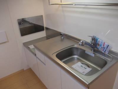 【キッチン】 | ゴールドクレスト雁屋南　弐番館 | コンパクトなキッチンで掃除もラクラク