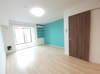 【居間・リビング】 | リオンリゾートⅨ | 明るい室内です