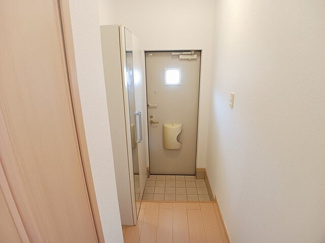 【玄関】 | フローレンスつくばＡ | ゆったりとした玄関です