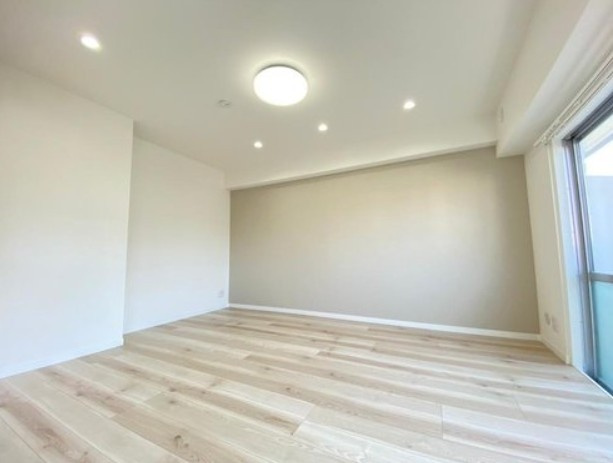 【居間・リビング】 | 秀和大山レジデンス | 暮らす家族に、訪ねてくる友人知人に、清らかで艶やかな時間をもたらしてくれるリビングです。