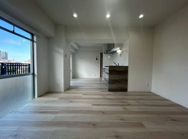 【居間・リビング】 | 秀和大山レジデンス | 光と風があふれる開放的なリビングダイニングには自然と家族みんなが集まってきます。