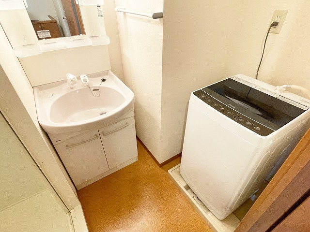 【独立洗面台】 | エンゼルプラザeastⅡ | 朝の身支度には欠かせない独立洗面化粧台