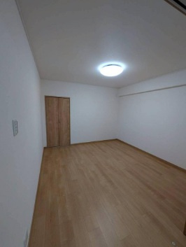 メゾンドール朝霧の洋室