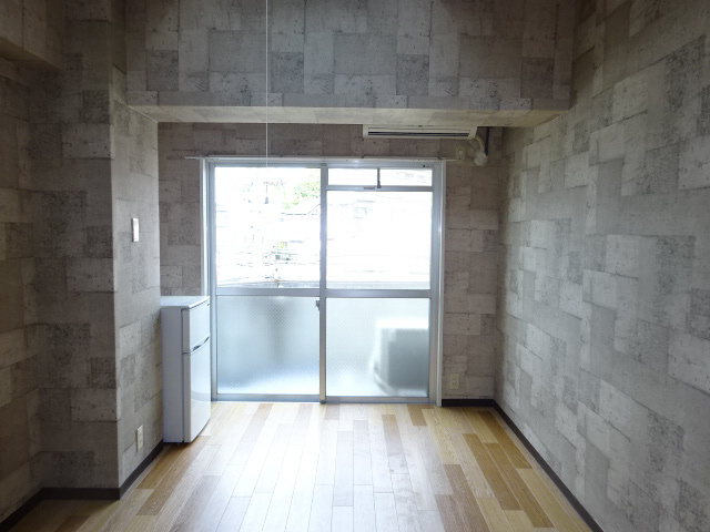 アスフローレスの居間・リビング