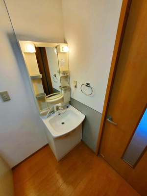 【洗面所】 | ピ・ラパン | 明るい洗面所です