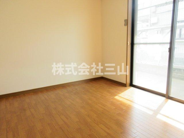 フェニックスカネヨ平和台の居間・リビング