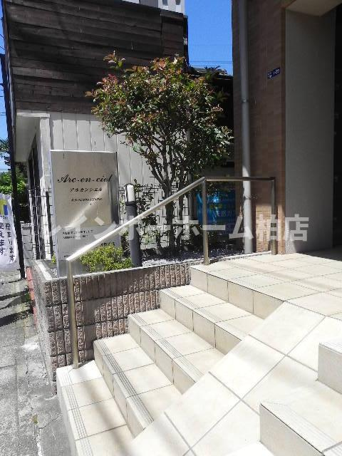 【仲介手数料：50％OFF】対象物件！のエントランス|落ち着いたエントランスです