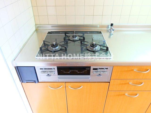 丹波市氷上町横田の賃貸マンションのキッチン|3口ガスコンロあり●