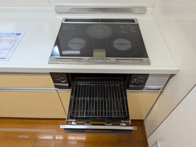 八王子市　高倉町　中古戸建てのキッチン|～老人やお子様がいるご家庭も安心のIHコンロ～