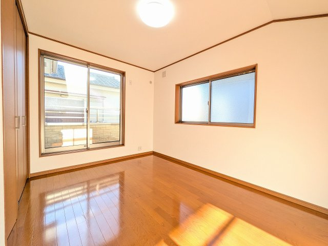 八王子市　高倉町　中古戸建ての子供部屋|～2階バルコニーに面している6.5帖の洋室です～