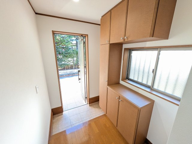 八王子市　高倉町　中古戸建ての玄関|～玄関は安心のWロックキーを採用～