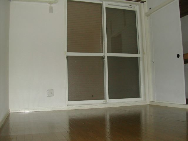 ジュネス大泉の洋室