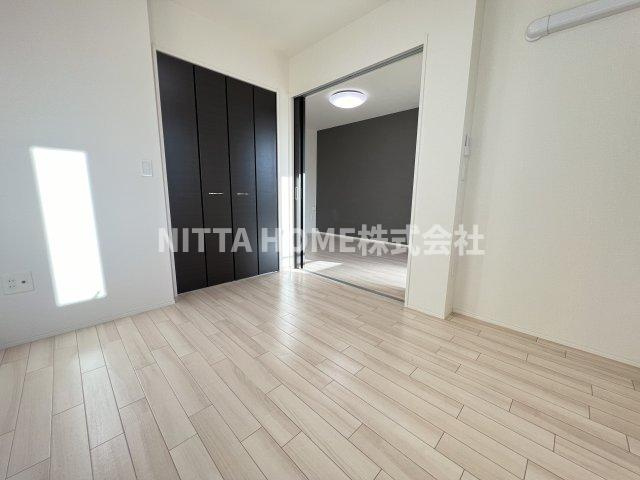 丹波市氷上町市辺のアパートの洋室|明るい室内です◆