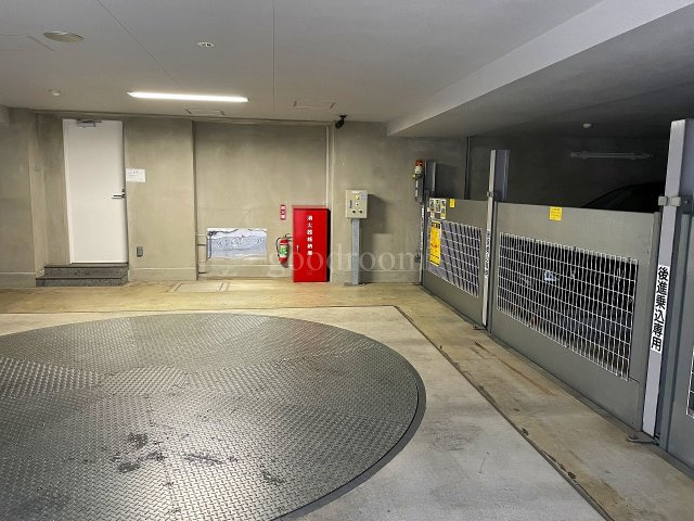 セルアージュ横濱関内エリーゼの駐車場