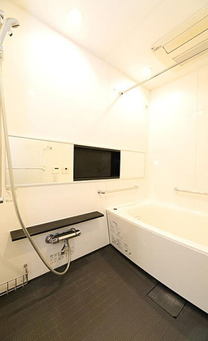 セルアージュ横濱関内エリーゼの浴室