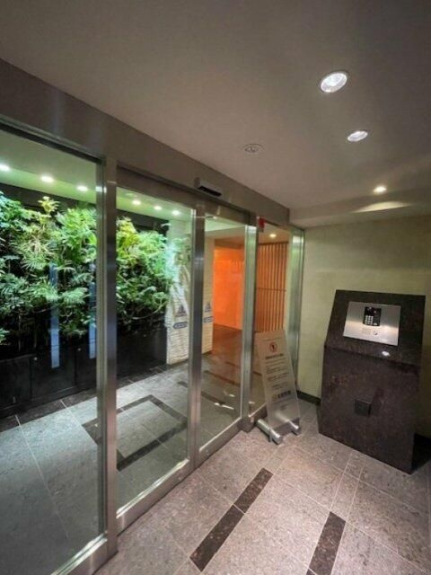 セルアージュ横濱関内エリーゼのエントランス