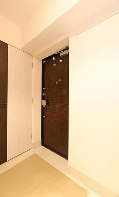 セルアージュ横濱関内エリーゼの玄関