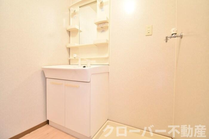 リビングタウン宇多津 C棟の独立洗面台|洗髪洗面化粧台