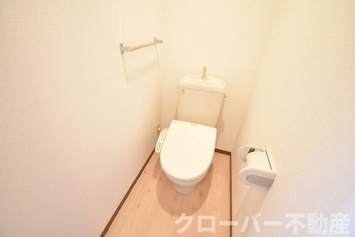 リビングタウン宇多津 C棟のトイレ|温水洗浄暖房便座