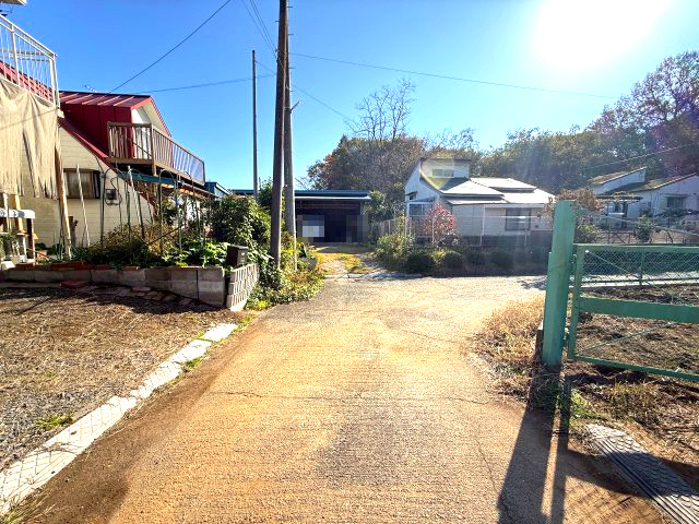 【前面道路含む現地写真】 | 建物二棟　鉾田市梶山　中古戸建